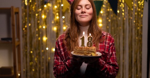 Cadeau 18 ans : 35+ idées originales et inoubliables pour marquer la majorité en 2026