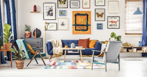 Mur galerie : 75+ idées originales pour transformer vos murs en 2026