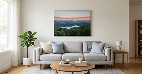 Comment Accrocher un Tableau : Hauteur, Taille et Disposition au-dessus du Canapé