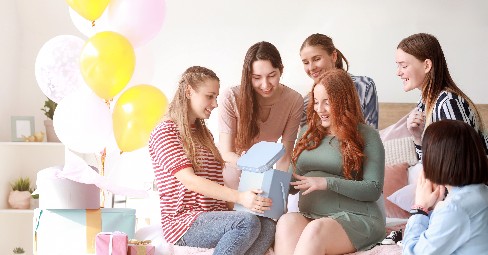 Cadeau baby shower : 30 idées originales pour les futurs parents et bébé